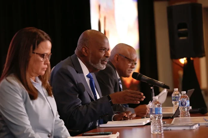 Lideres votan plan 5 anos